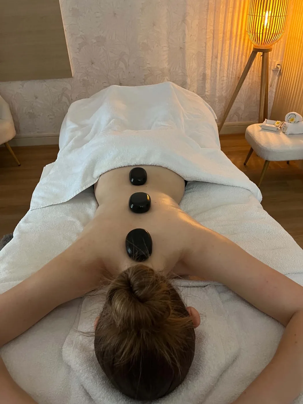 Massage aux pierres chaudes — La Maison du Bien-être, Saint-Martin-en-Haut